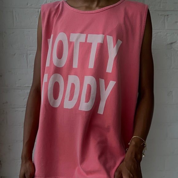 Pink ‘HOTTY TOTTY’ Tee - Picture 2 of 4